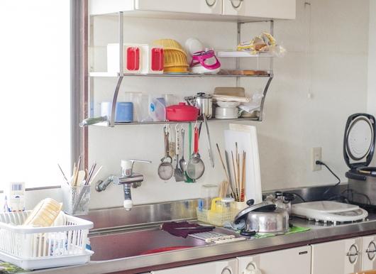 調理器具が置かれたキッチン
