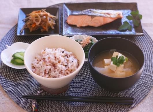 一汁三菜の和食