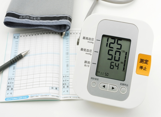 血圧計と血圧ノート