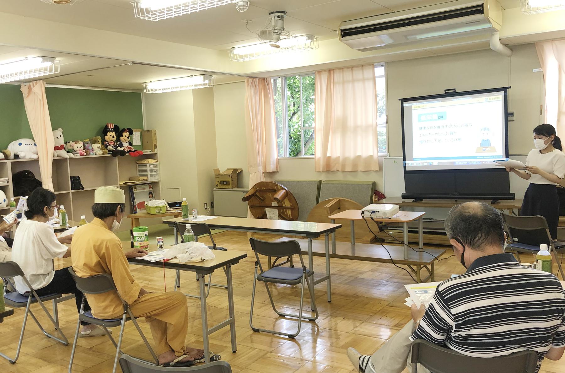 セミナーを行う管理栄養士