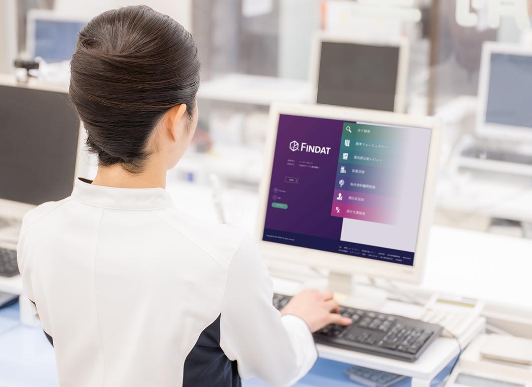 Webサービス「FINDAT」を使用する薬剤師