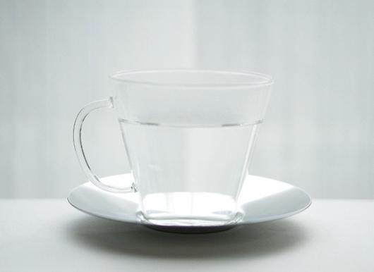 カップに入った白湯