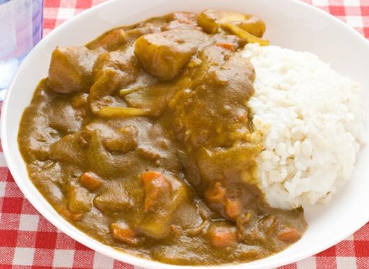 お皿に盛られたカレーライス