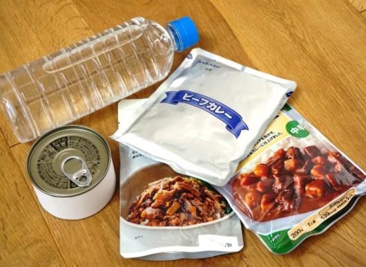 レトルト食品や缶詰などの備蓄食品
