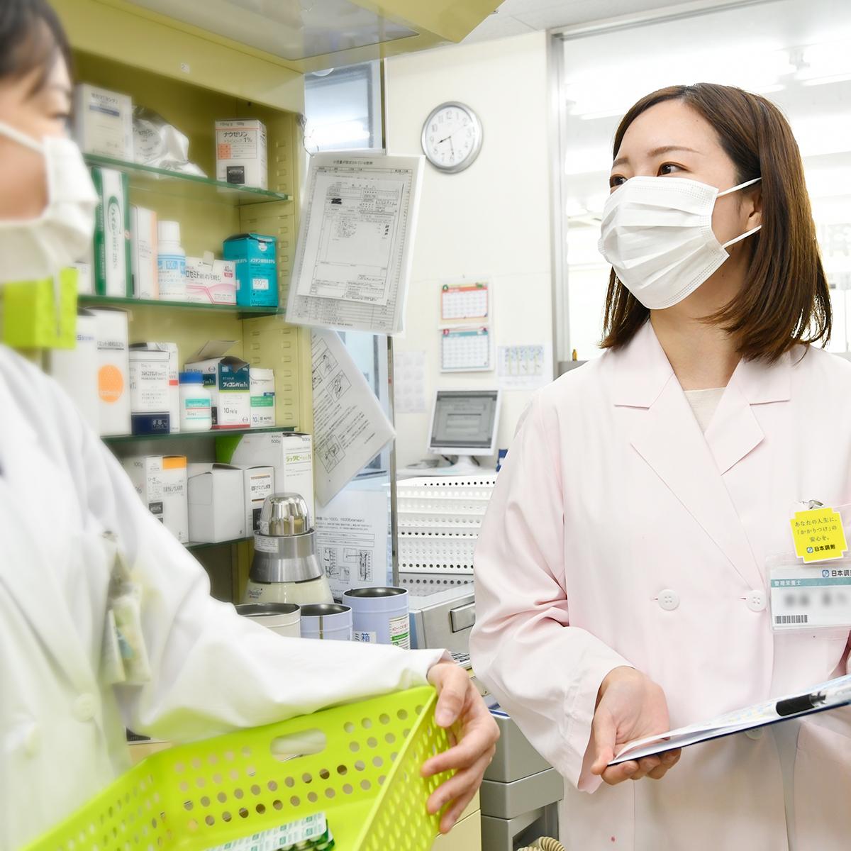 薬局内で薬剤師と話し合い、連携する管理栄養士