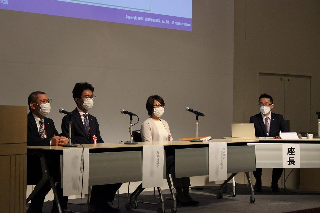 日本調剤の学術大会　基調講演の様子