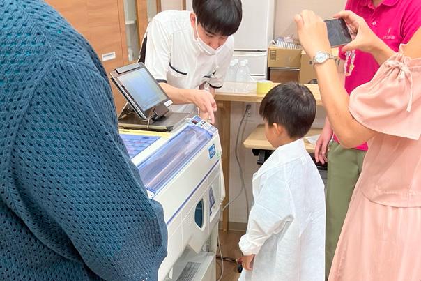 日本調剤の子ども薬剤師体験イベントの様子
