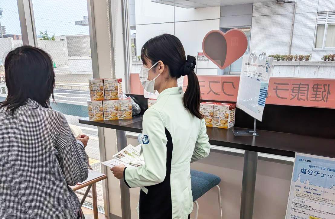 日本調剤 松江薬局で実施した塩分チェックイベントの様子