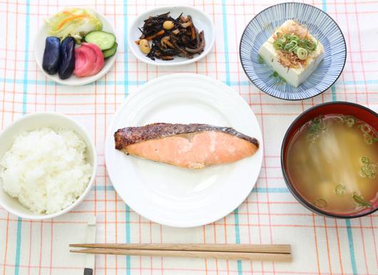 主食・主菜・副菜がそろったバランスの良い食事